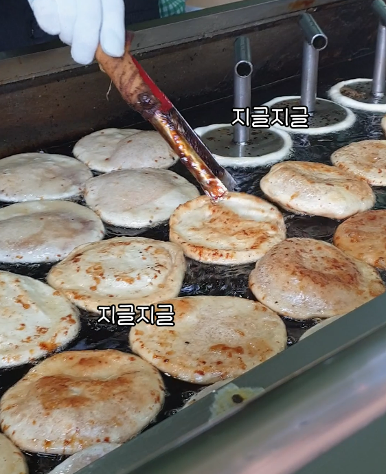 쫄쫄호떡_고양이가 선택한 맛집.png